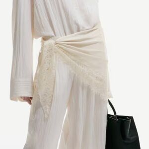 H&M Large Triangular Scarf. NWT.